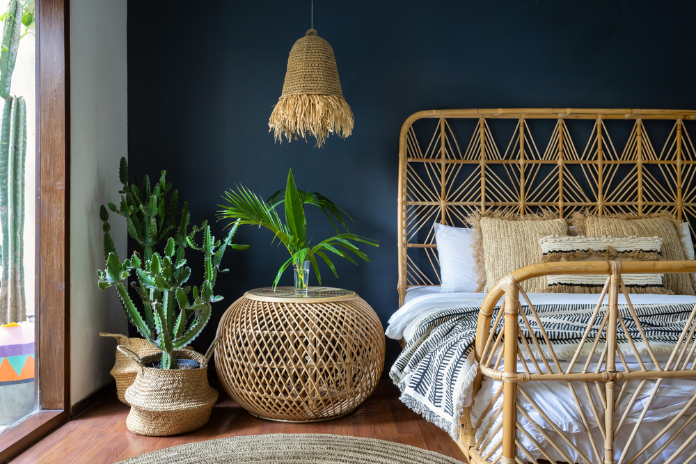 Traditional,Asian,Bedroom,With,Ethnic,Decor,,Lamp,Over,Nightstand,Table,